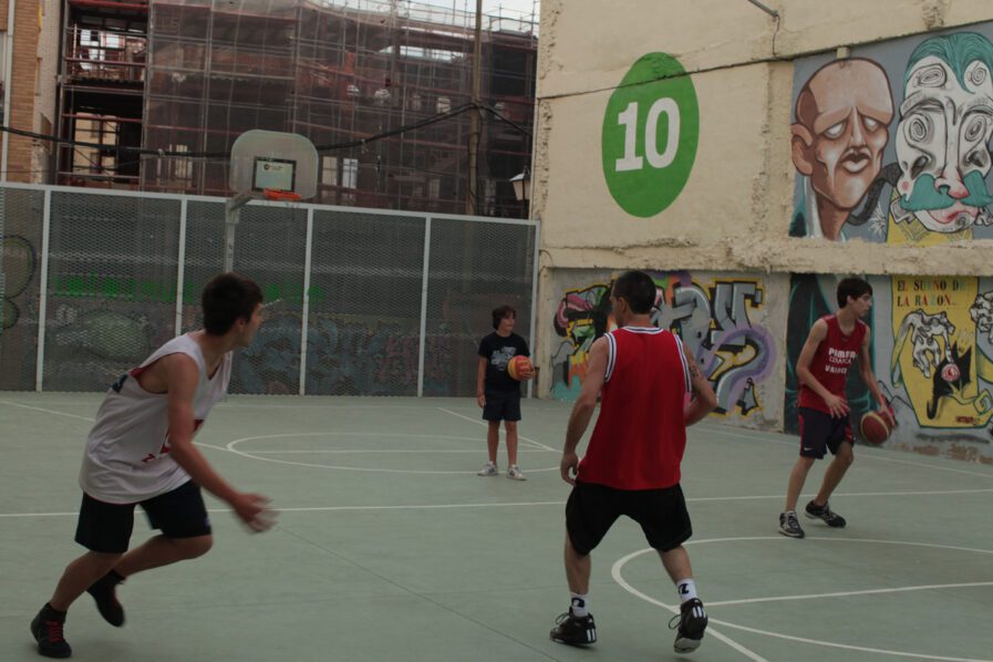 Estonoesunsolar Cancha de baloncesto en la Magdalena